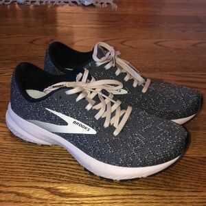 Women’s Brooks Running Shoes - Launch 7